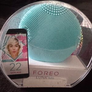 FOREO Luna 4 Mini in blue
